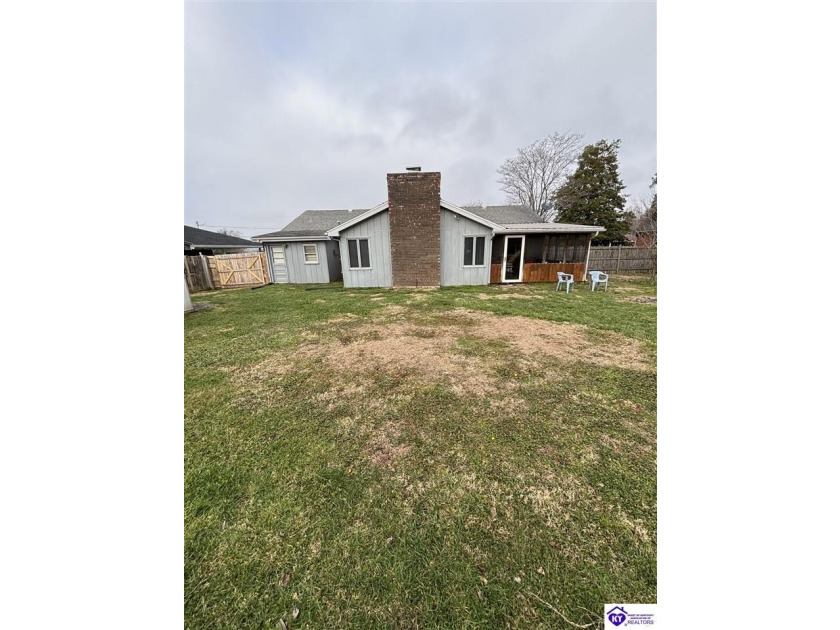 This inviting 3 bedroom, 1.5 bath home offers comfort, character - photo 19
