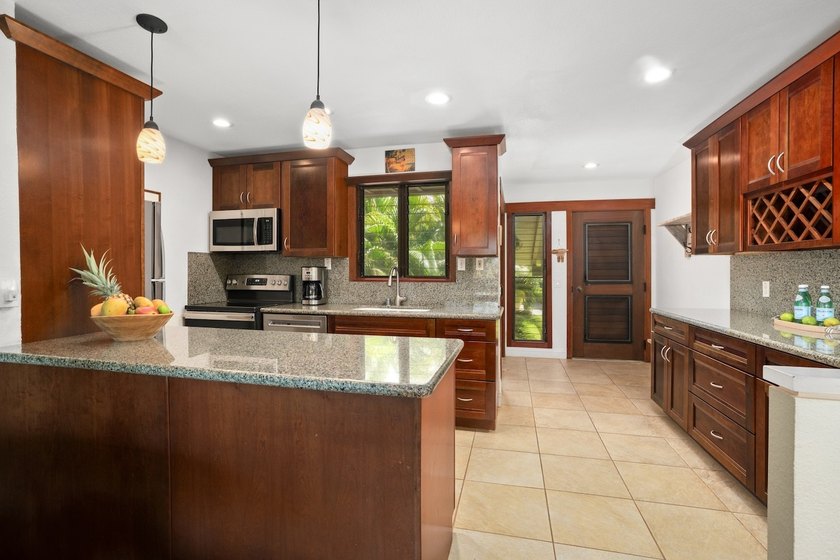 Nihi Kai #502 is a well-maintained two-bedroom, two-bath - photo 2
