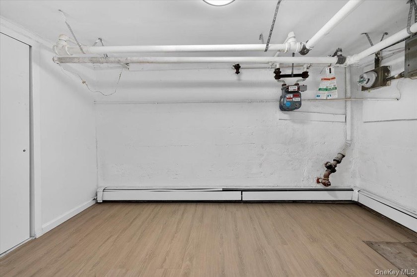 Legal one dwelling detached home in the Bronx featuring 3 - photo 2