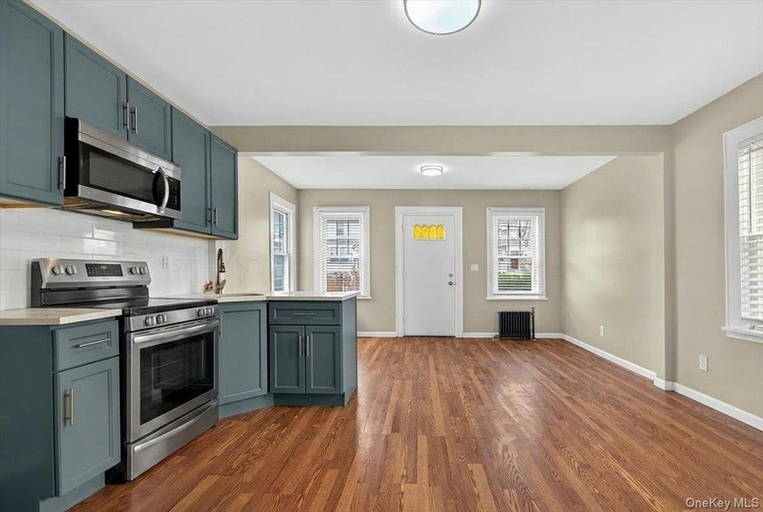 Legal one dwelling detached home in the Bronx featuring 3 - photo 7