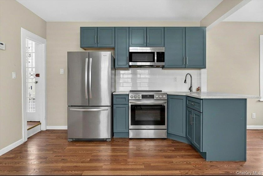 Legal one dwelling detached home in the Bronx featuring 3 - photo 8