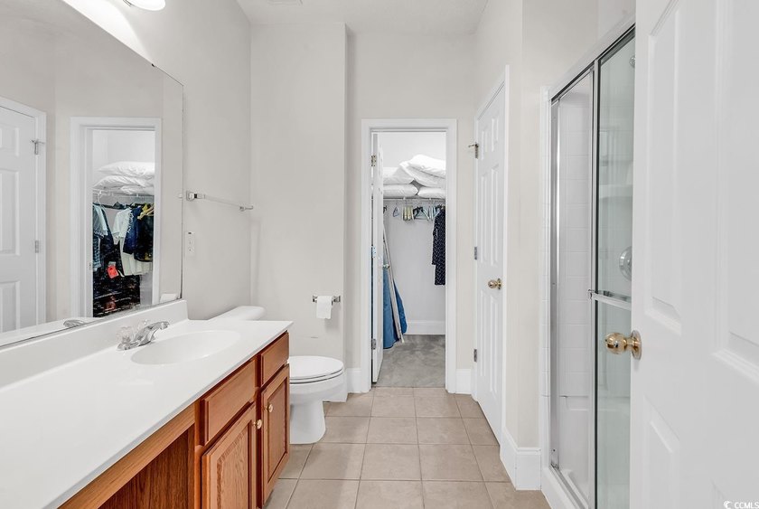 Fall in love with this FULLY FURNISHED adorable &amp; spacious 3 - photo 13