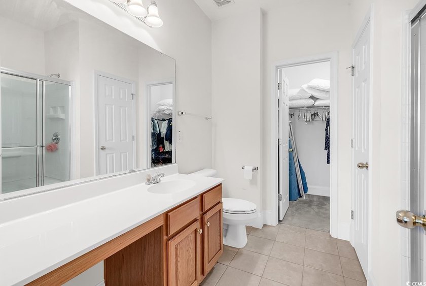 Fall in love with this FULLY FURNISHED adorable &amp; spacious 3 - photo 14