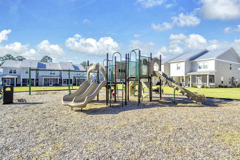 This Savannah floor plan features 3 bedrooms, 2.5 baths, and a - photo 14