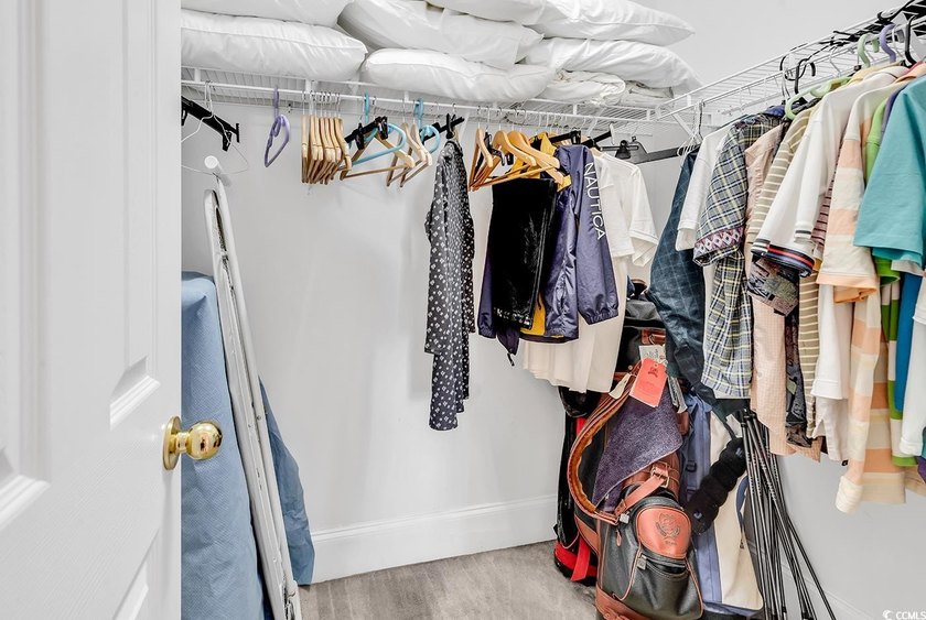 Fall in love with this FULLY FURNISHED adorable &amp; spacious 3 - photo 15