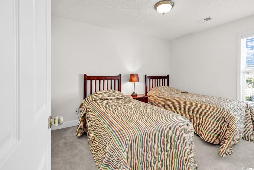 Fall in love with this FULLY FURNISHED adorable &amp; spacious 3 - photo 19