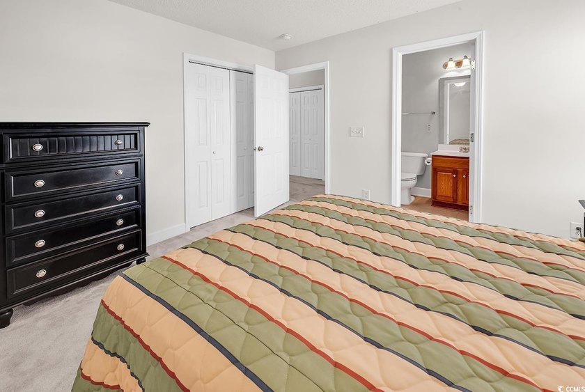 Fall in love with this FULLY FURNISHED adorable &amp; spacious 3 - photo 21