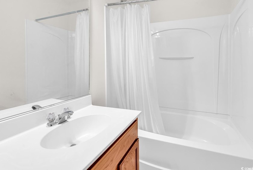 Fall in love with this FULLY FURNISHED adorable &amp; spacious 3 - photo 23