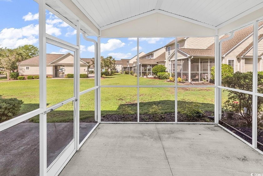Fall in love with this FULLY FURNISHED adorable &amp; spacious 3 - photo 25