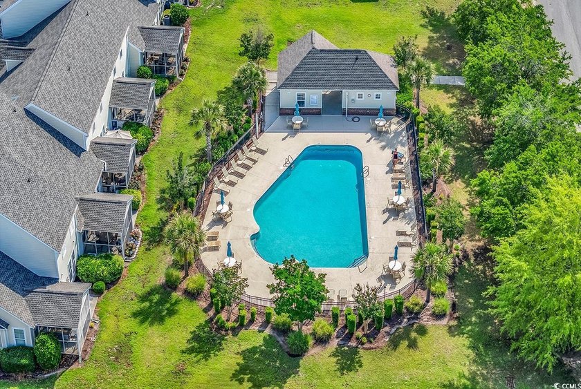 Fall in love with this FULLY FURNISHED adorable &amp; spacious 3 - photo 31