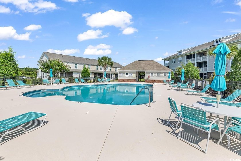 Fall in love with this FULLY FURNISHED adorable &amp; spacious 3 - photo 37