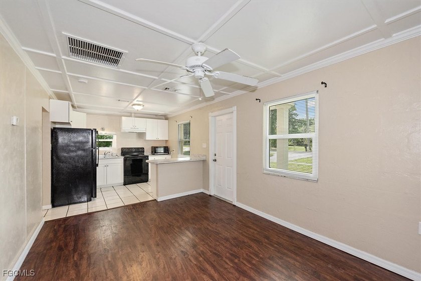 Well maintained DUPLEX in desirable McGregor Corridor. IMPACT - photo 3