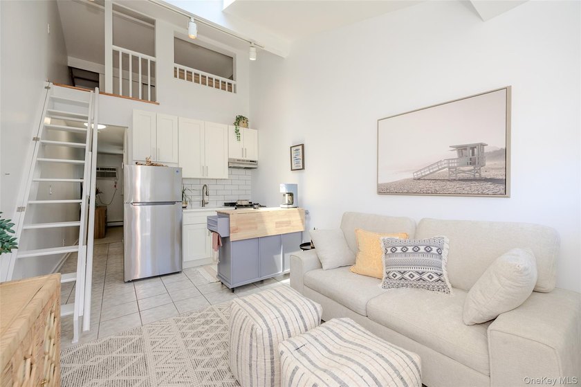 Welcome to a rare opportunity to own a pristine one bedroom in - photo 4