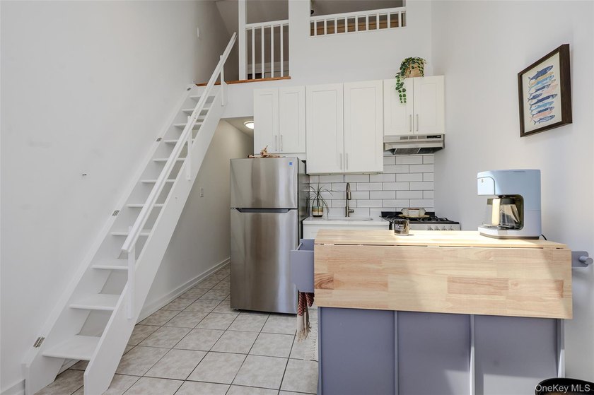 Welcome to a rare opportunity to own a pristine one bedroom in - photo 8