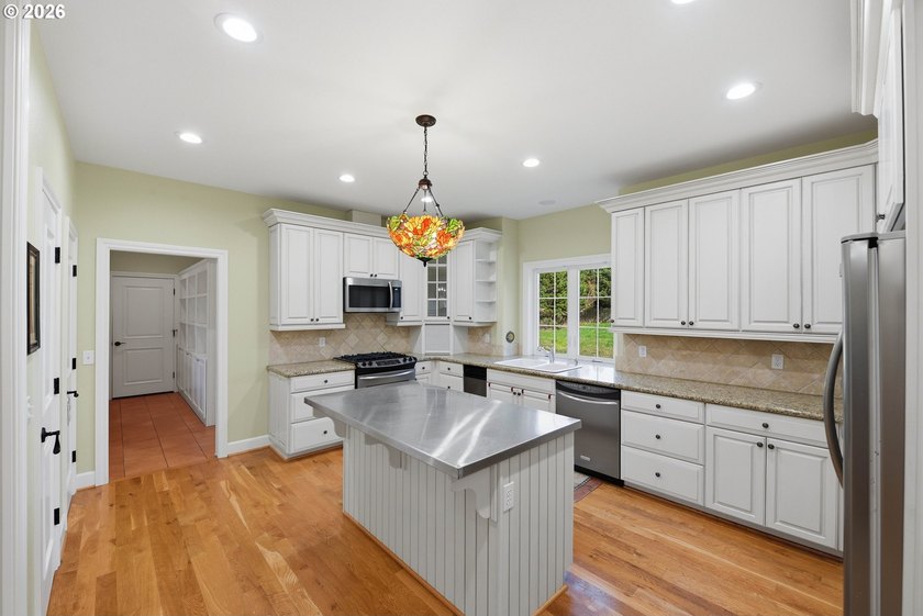 A standout custom-built, single-level Craftsman in Bandon - photo 11