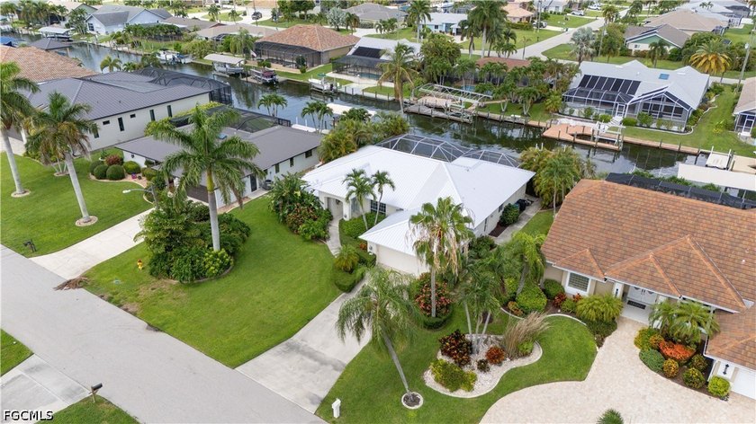 Welcome to one of Southwest Florida's most sought-after - photo 4