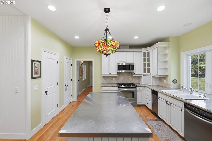 A standout custom-built, single-level Craftsman in Bandon - photo 15
