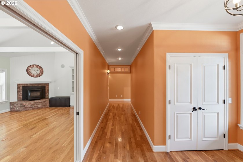 A standout custom-built, single-level Craftsman in Bandon - photo 23