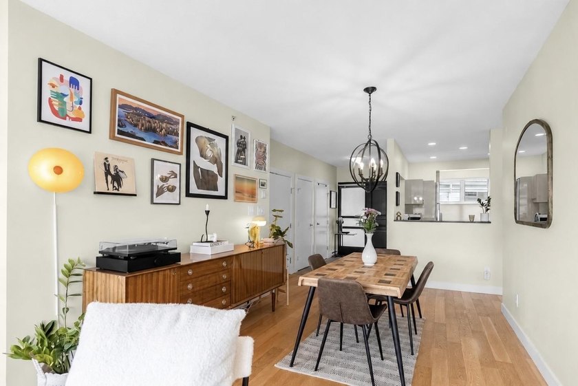 Rare renovated waterfront penthouse with exposure on all 4 sides - photo 5