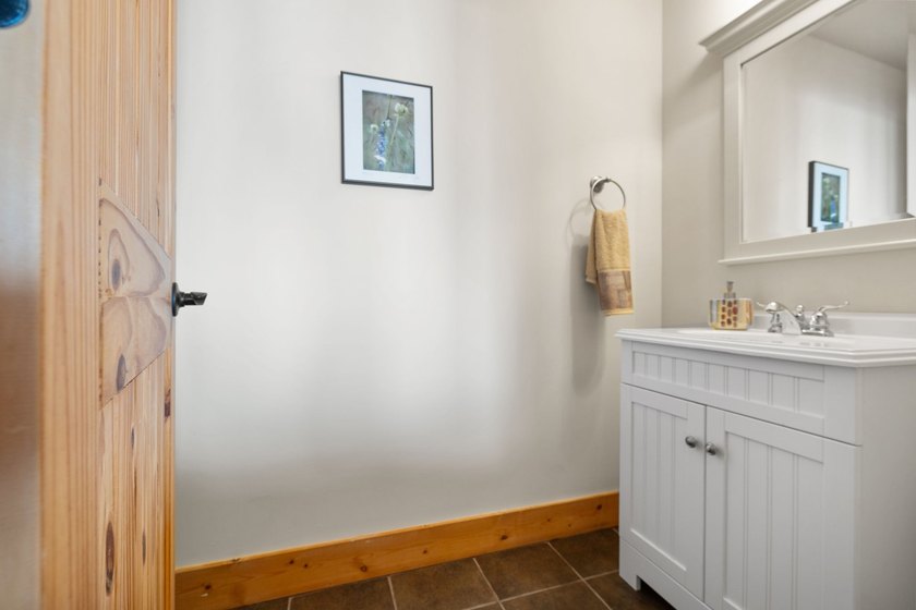 This fully furnished 5-bedroom, 7-bathroom mountain retreat - photo 28