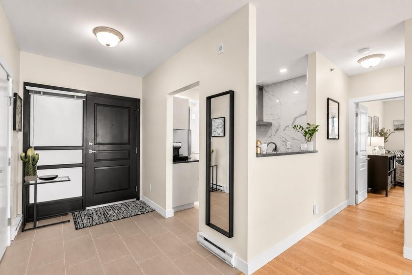 Rare renovated waterfront penthouse with exposure on all 4 sides - photo 10