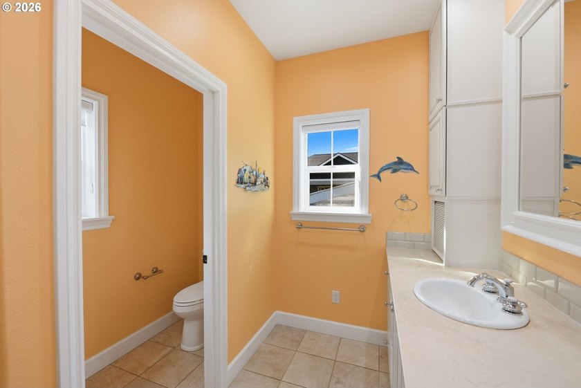 A standout custom-built, single-level Craftsman in Bandon - photo 37