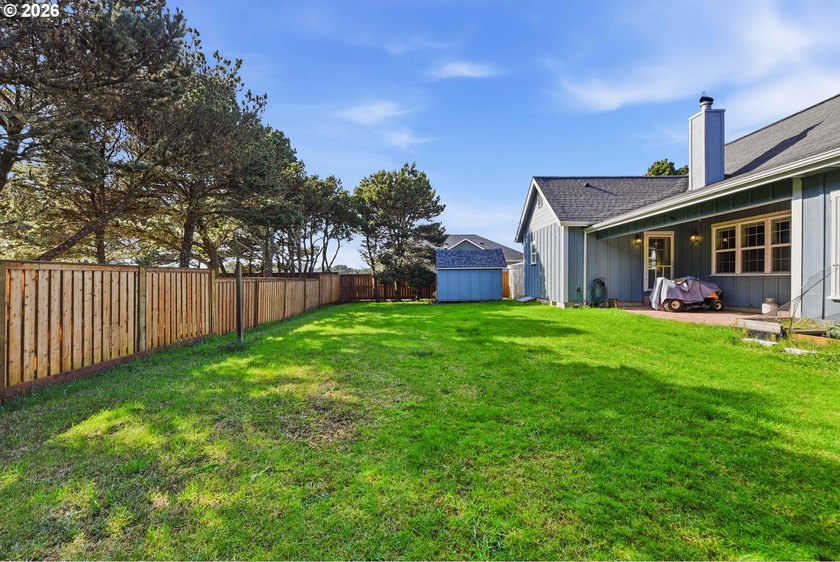 A standout custom-built, single-level Craftsman in Bandon - photo 44