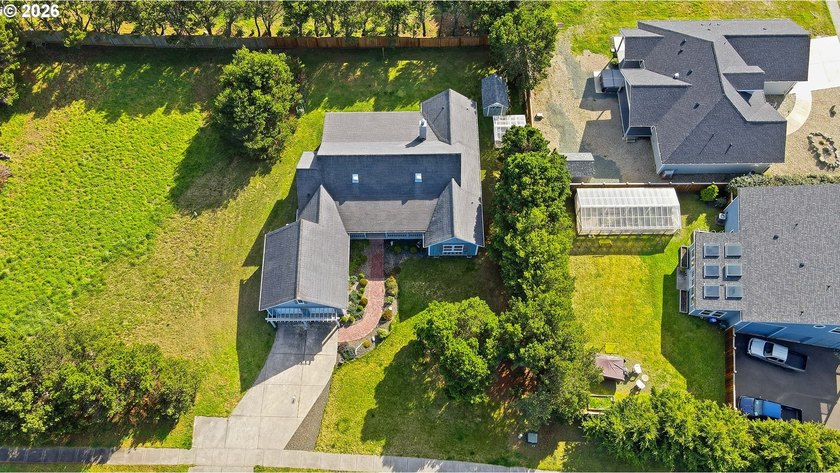 A standout custom-built, single-level Craftsman in Bandon - photo 47