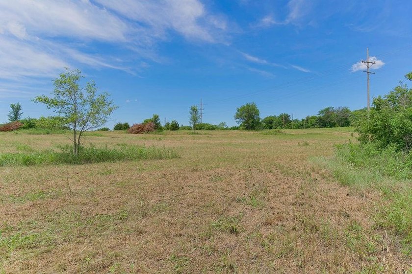 Gorgeous Rolling Acreage with Scenic Views! This stunning - photo 12