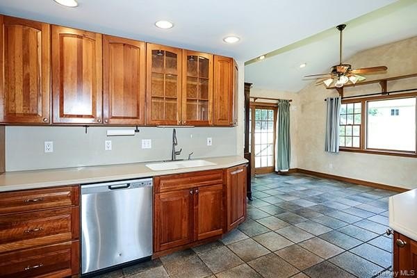 Welcome Home! This beautifully maintained Cape is truly move-in - photo 12