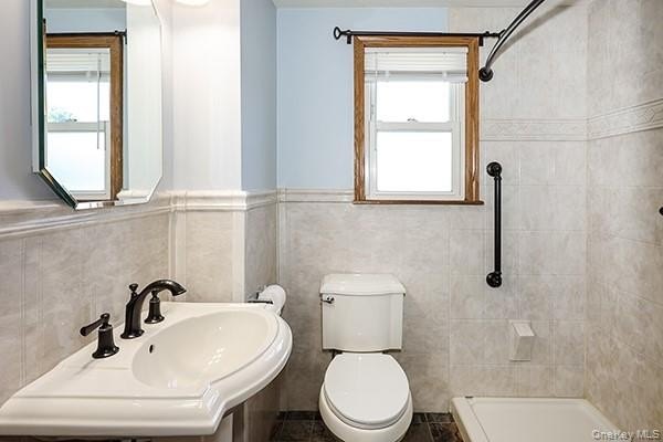 Welcome Home! This beautifully maintained Cape is truly move-in - photo 25