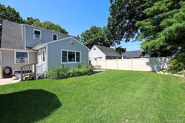 Welcome Home! This beautifully maintained Cape is truly move-in - photo 32