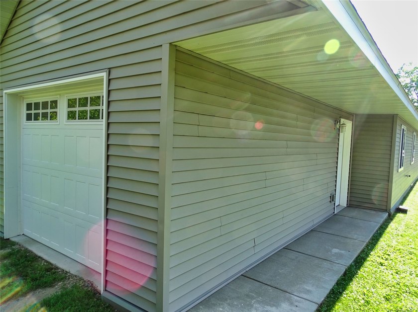 Check out this newer built, move in ready home. This 2 bed, 1 - photo 22