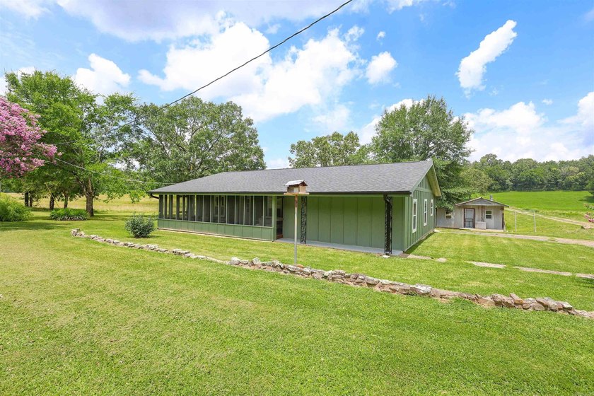 This completely remodeled 4 bedroom 2 bath, fully furnished home - photo 10