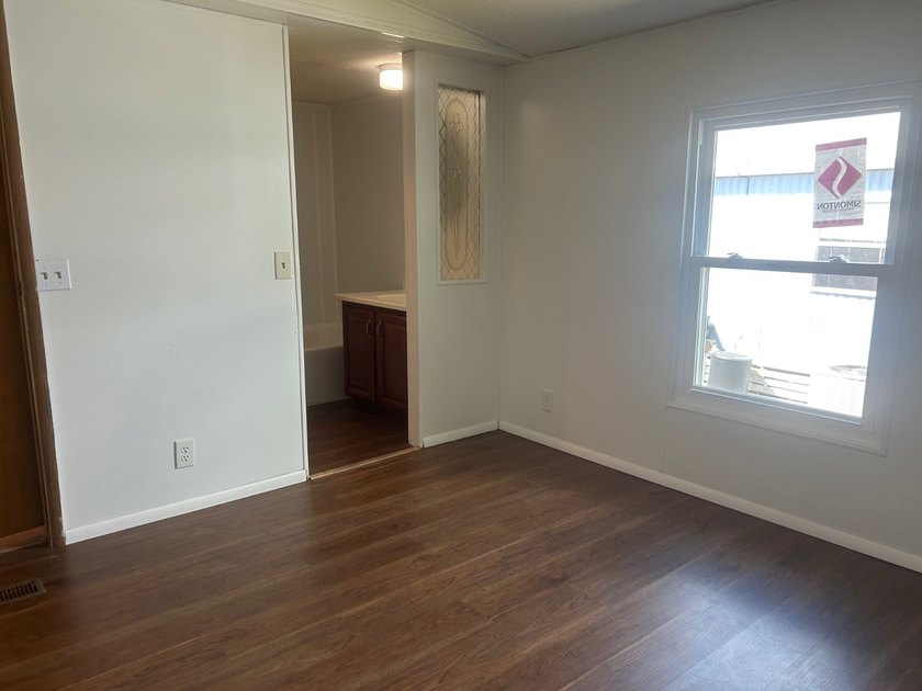 Well-maintained 2BR/2BA mobile home located just minutes from - photo 7