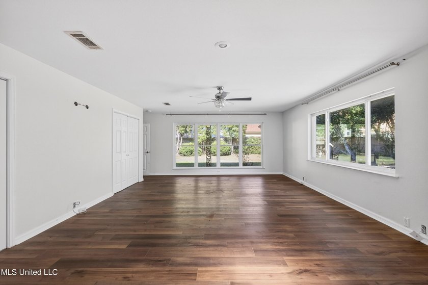 Lots of room to roam here in the large, centrally located old - photo 20
