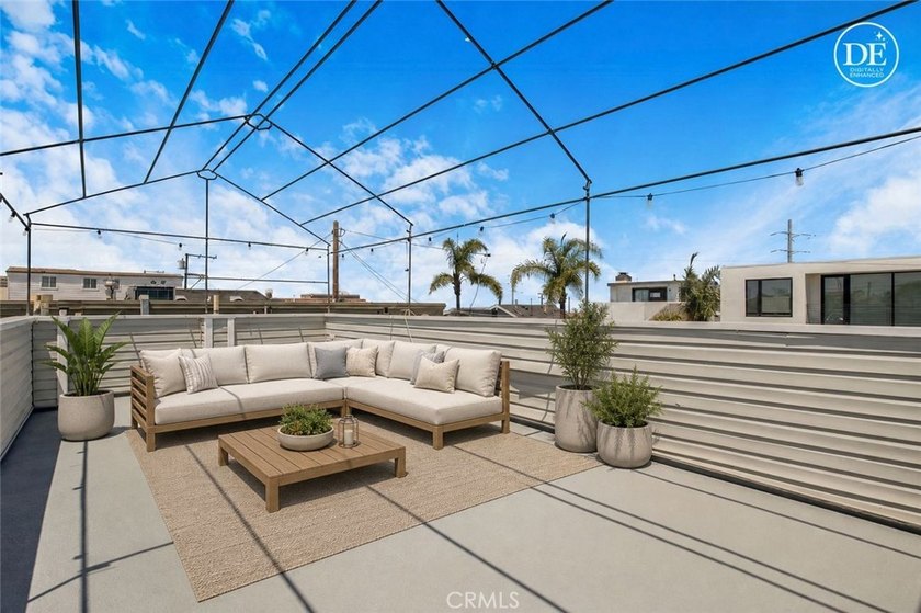 Perched high on a corner lot in Manhattan Beach's desirable Sand - photo 22