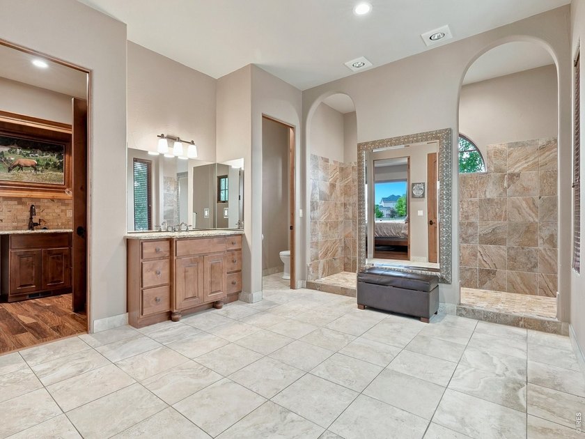 Rare opportunity to own a custom home with an incredible 10-car - photo 27