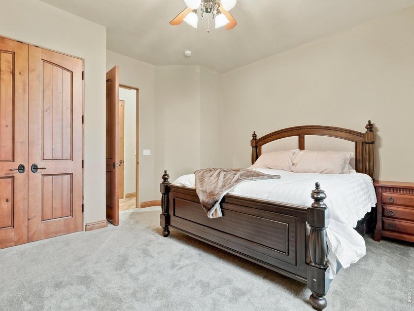 Rare opportunity to own a custom home with an incredible 10-car - photo 31