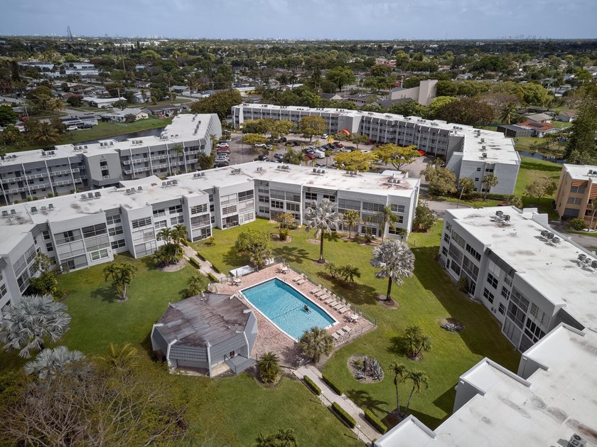 THIS IS IT! Completely upgraded and renovated 2 bedroom, 2 bath - photo 2