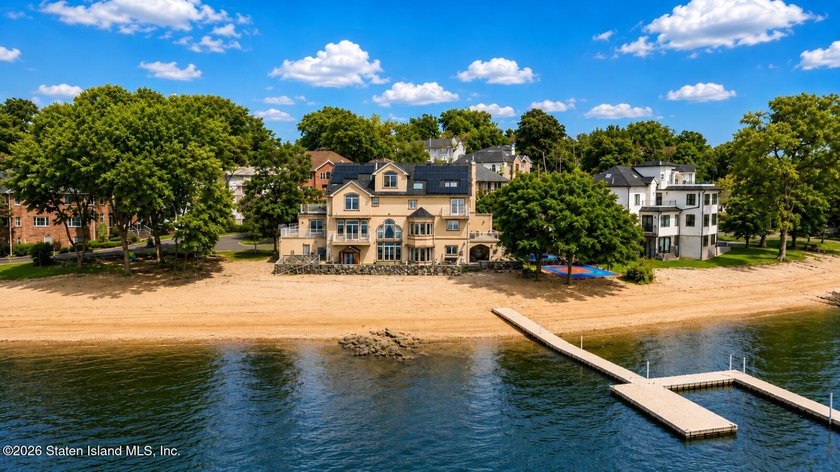 Exceptional waterfront estate with private dock and over 700 - photo 19