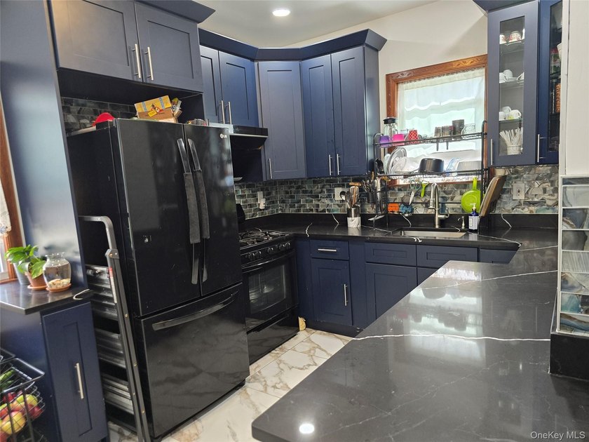 Hi all Welcome to my listing, this is a huge income potential - photo 2