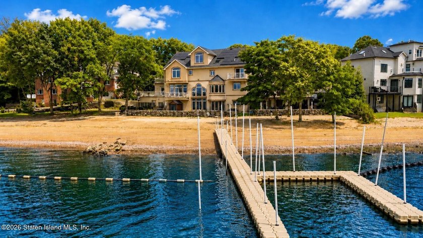 Exceptional waterfront estate with private dock and over 700 - photo 22
