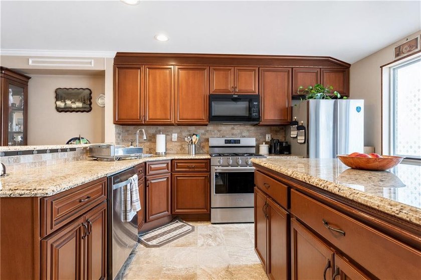 Welcome to 19 Pembrook Loop, Staten Island, NY 10309-a pristine - photo 22