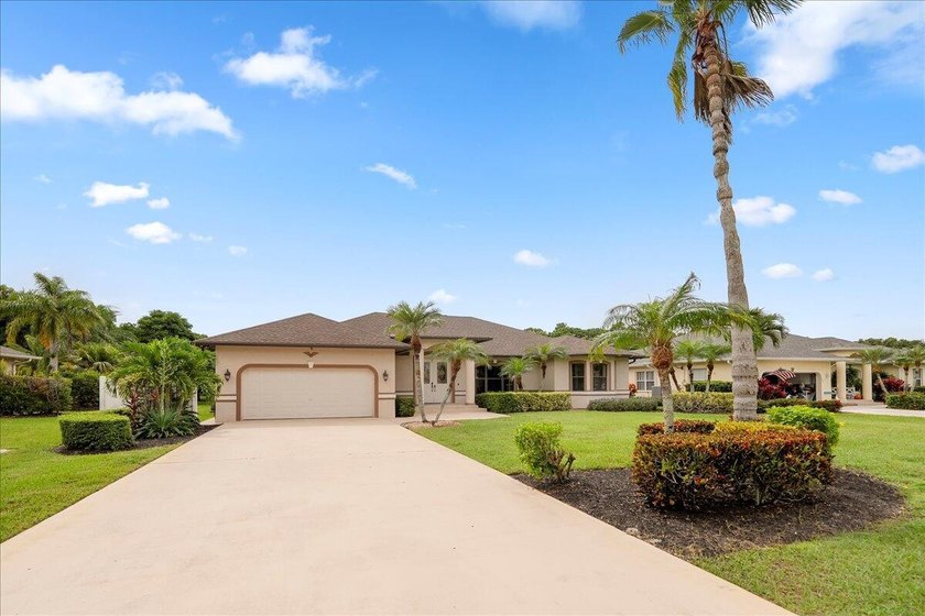 Come see this hidden 4/2/2 with a waterfront pond view in the - photo 2