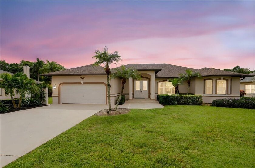 Come see this hidden 4/2/2 with a waterfront pond view in the - photo 4