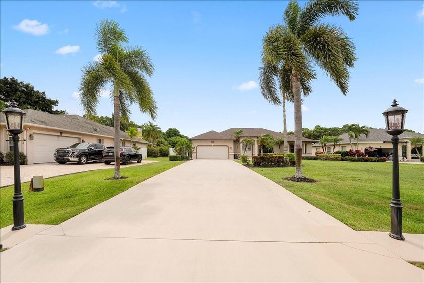 Come see this hidden 4/2/2 with a waterfront pond view in the - photo 5