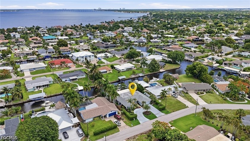 Beautifully remodeled 4-bedroom, 2-bath waterfront residence - photo 3