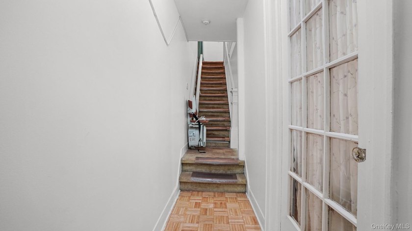 Welcome home! Discover the perfect Blend of space, comfort, and - photo 19