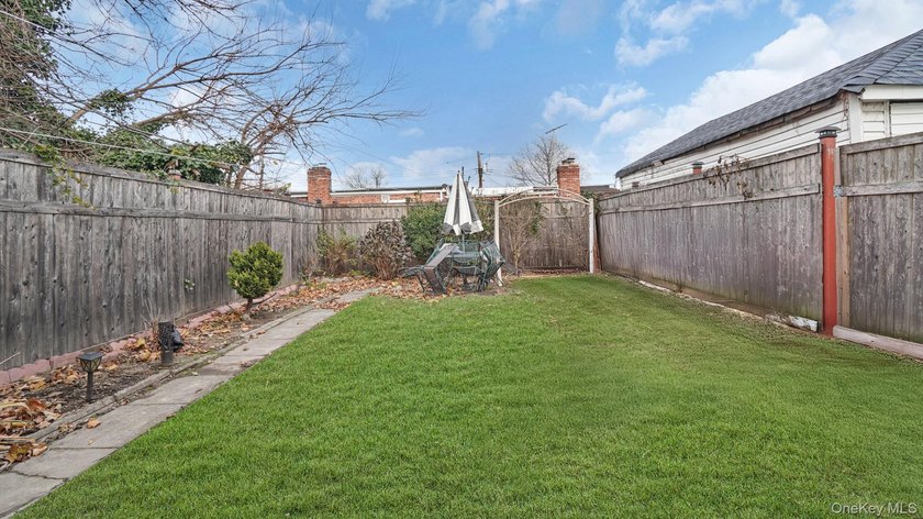 Welcome home! Discover the perfect Blend of space, comfort, and - photo 23